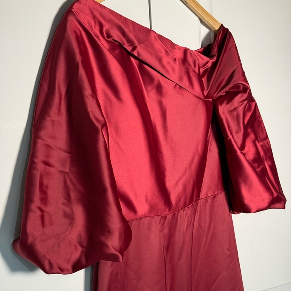 Hebeos Elegant Red Off-Shoulder Dress - Picture 3 of 8